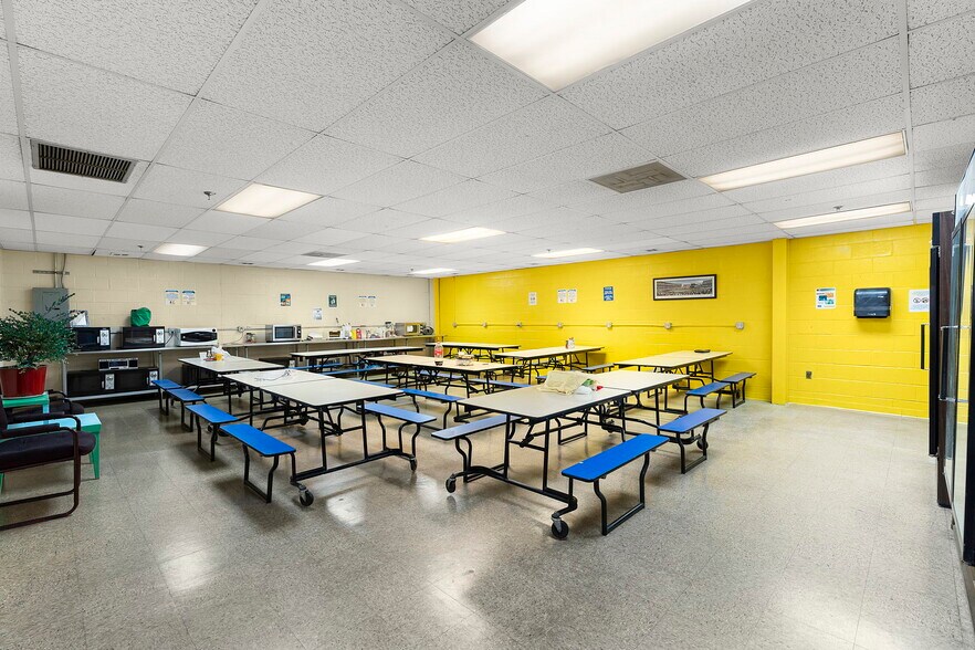 More Photos Of 100-118 John F Kennedy Dr N, Bloomfield Warehouse For Sale