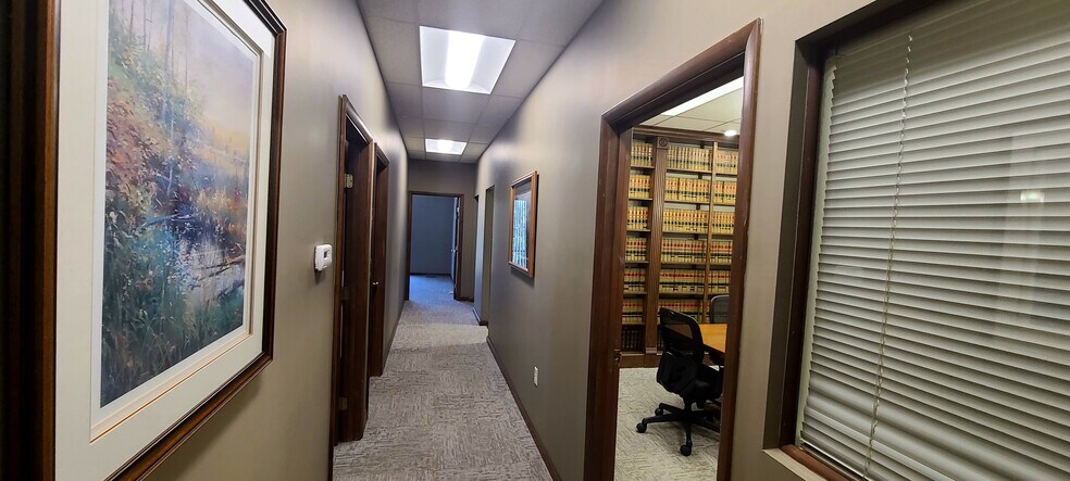 More Photos Of 320 N 5th St, Saint Charles Office For Sale