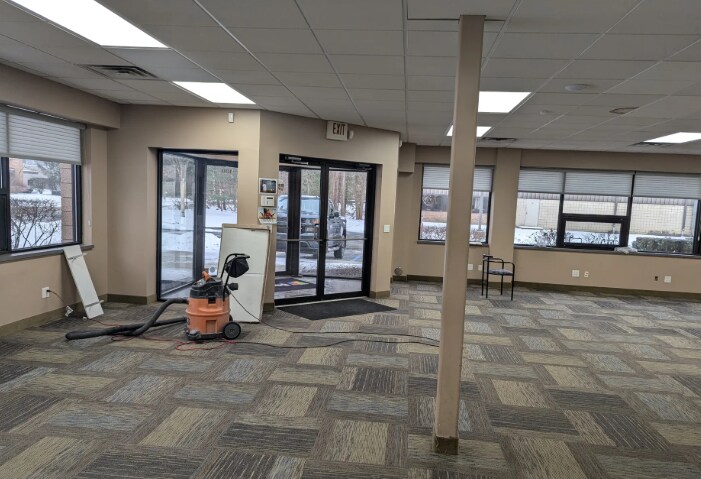 More Photos Of 4305 Pineview Blvd, Commerce Township Research And Development For Lease