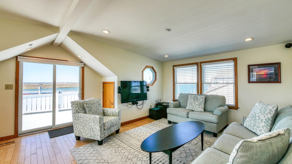 More Photos Of 236 S Bayview Dr, Strathmere Restaurant For Sale