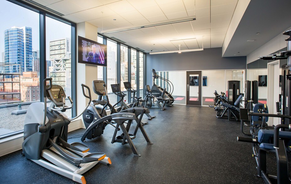 More Photos Of 637-643 N Wells St, Chicago Apartments For Lease