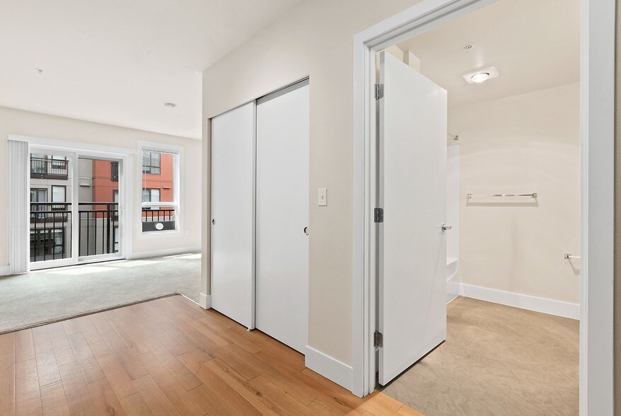 More Photos Of 523 Broadway E, Seattle Apartments For Lease