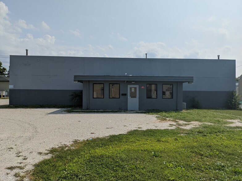 More Photos Of 250 S Kinzie Ave, Bradley Flex For Sale