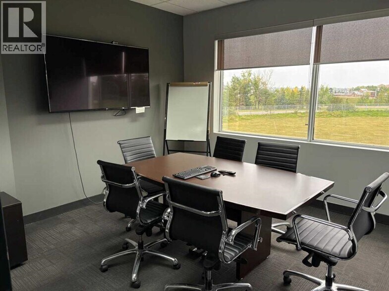 More Photos Of 264 Midpark Way SE, Calgary Office For Lease