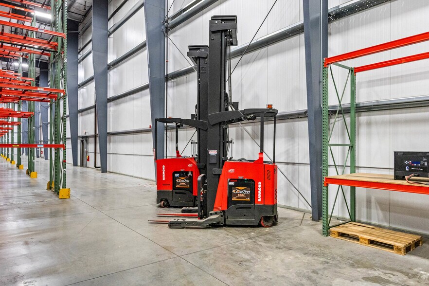 More Photos Of 80 Davis Pky, Clyde Warehouse For Sale