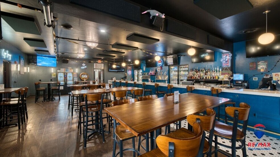 More Photos Of 5201 S Douglas Hwy, Gillette Bar For Sale