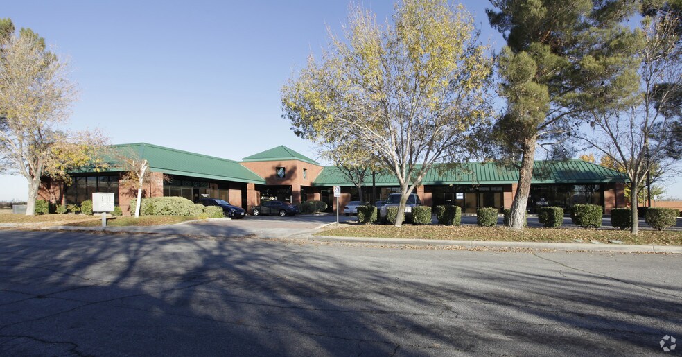 More Photos Of 1113 W Avenue M4, Palmdale Office For Lease