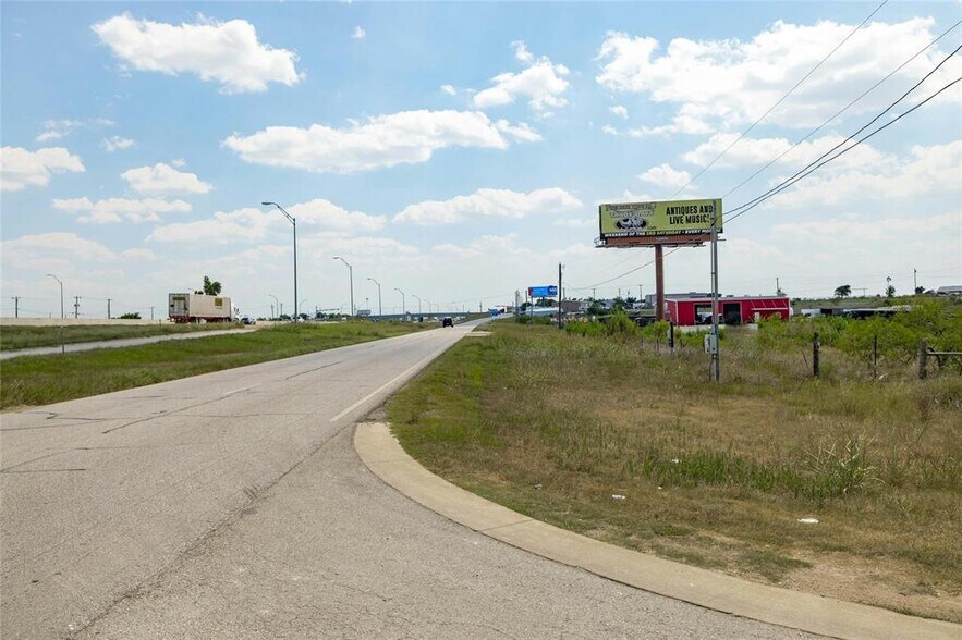 More Photos Of 576 Town Center blvd, Jarrell Land For Sale