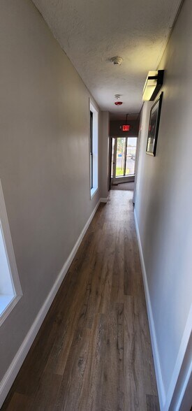 More Photos Of 2144 S Macarthur Blvd, Springfield Office For Lease