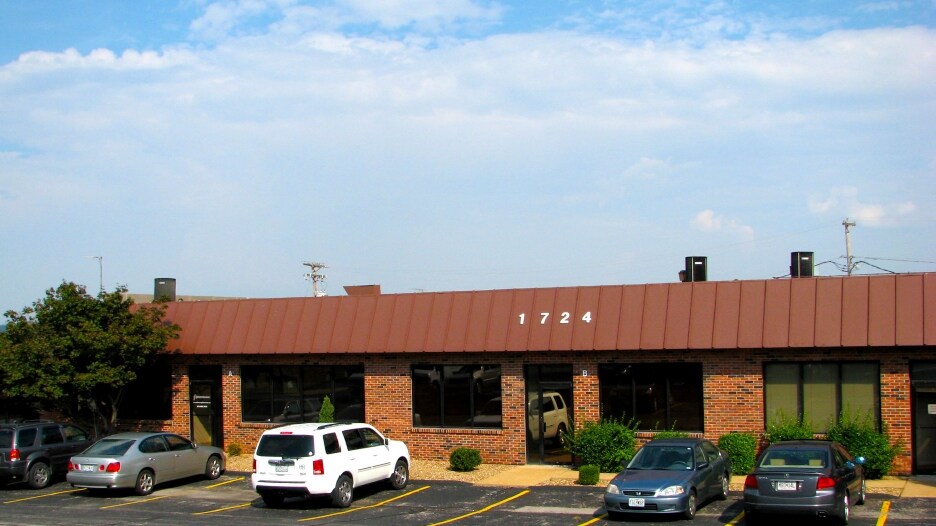 More Photos Of 1720-1736 Westpark Center Dr, Fenton Distribution For Lease