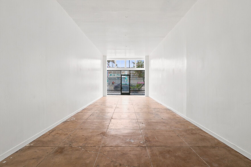 More Photos Of 5648-5662 Hollywood Blvd, Los Angeles Storefront For Lease