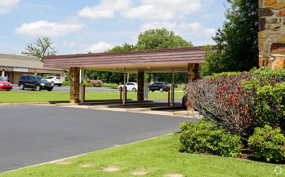 More Photos Of 401 E Broadway St, Sand Springs Office For Lease