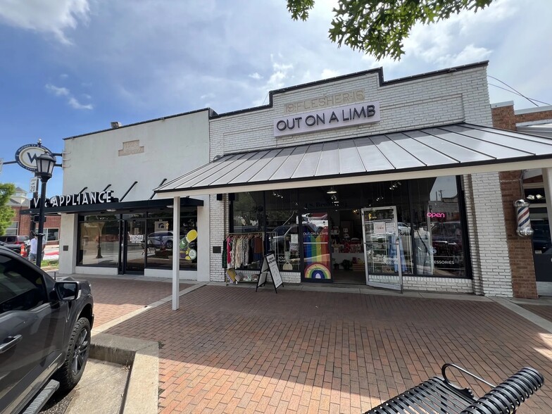 Primary Photo Of 4 S Broadway, Edmond Storefront For Sale