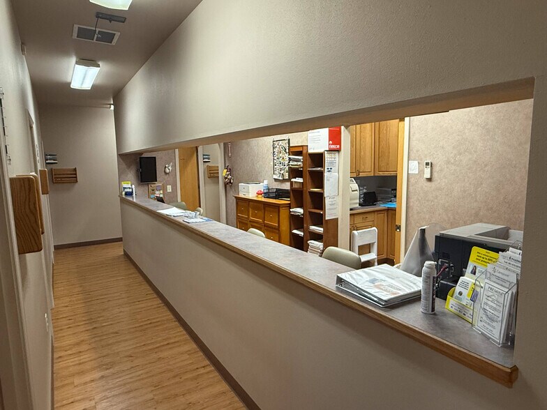 More Photos Of 811 NW 12th St, Fruitland Medical For Sale