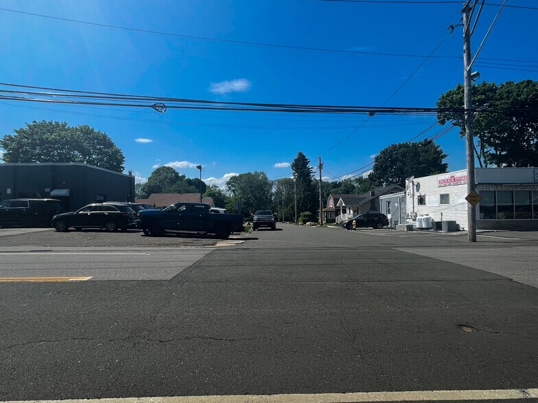 More Photos Of 1534 New Haven Ave, Milford Auto Repair For Sale