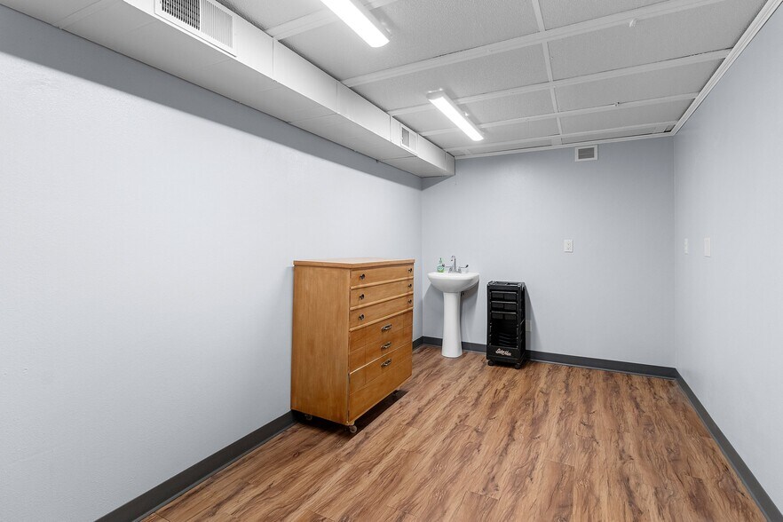 More Photos Of 1604 Washington St, Two Rivers Storefront For Sale