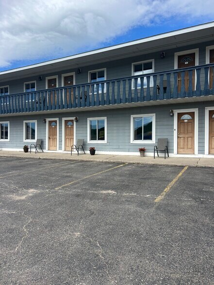 More Photos Of 332 E Onota St, Munising Hotel For Sale