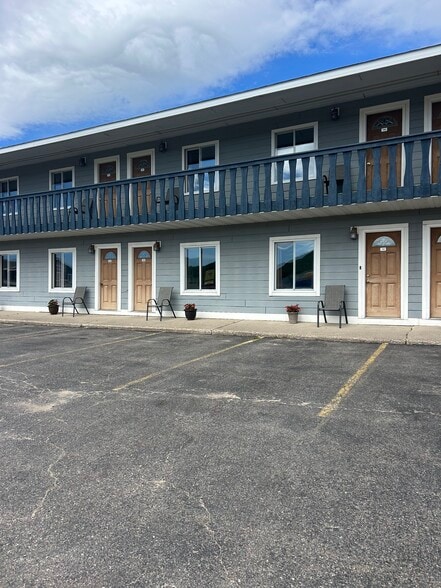 More Photos Of 332 E Onota St, Munising Hotel For Sale