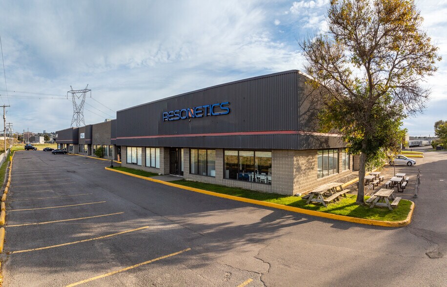 Primary Photo Of 450-500 Av Saint-Jean-Baptiste, Québec Distribution For Lease