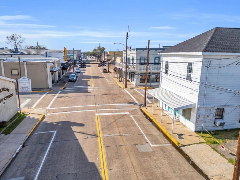 More Photos Of 401 E Main St, Humble Office For Sale