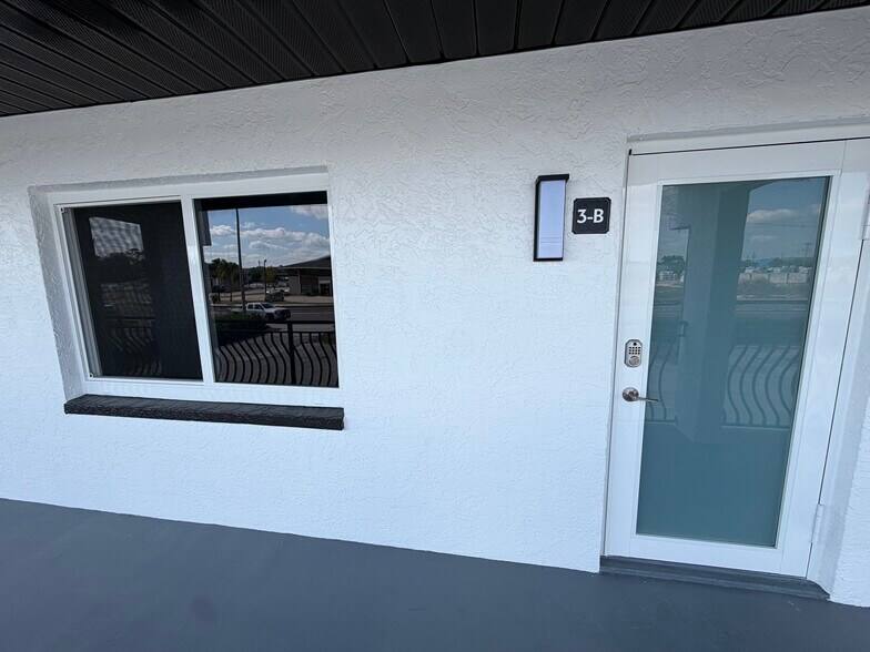 More Photos Of 2700 Evans Ave, Fort Myers Light Manufacturing For Lease