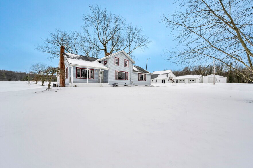 More Photos Of 4085 Herner County Line Rd, Southington Showroom For Sale