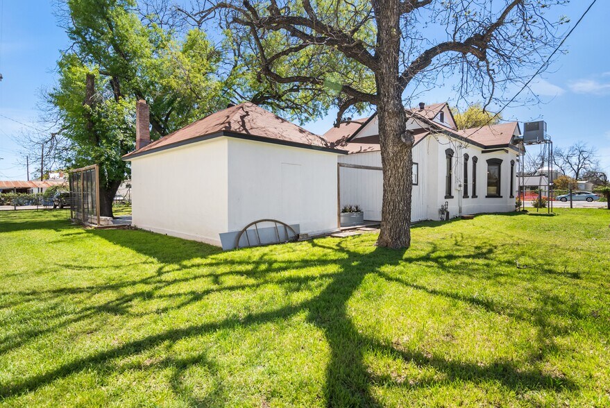 More Photos Of 702 Front St, Comfort Freestanding For Sale