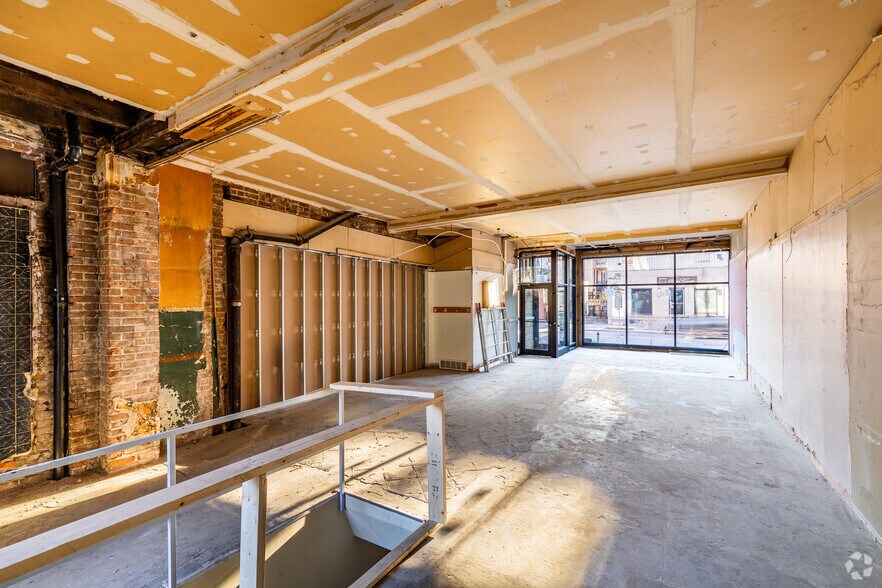 More Photos Of 4351-4357 Rue Notre-Dame O, Montréal Storefront Retail Residential For Lease