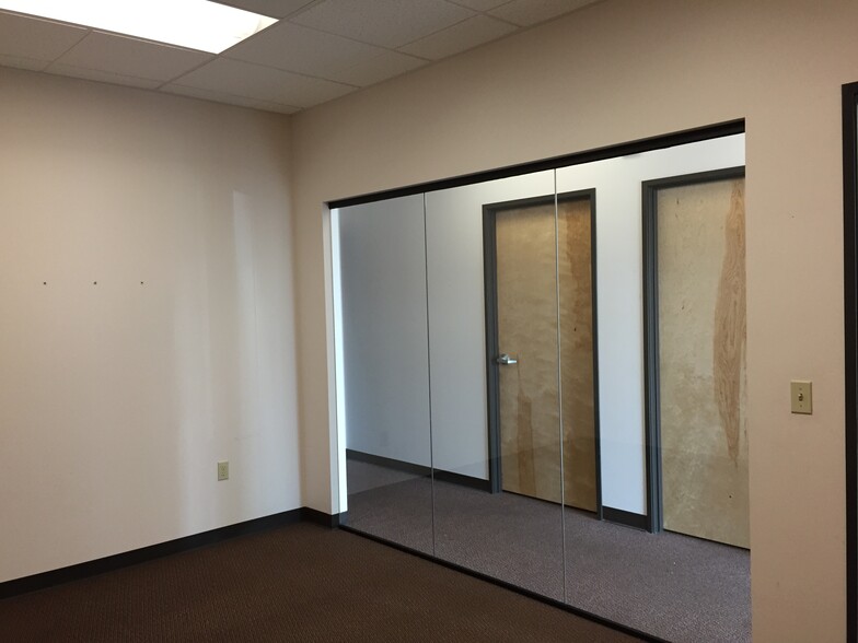 More Photos Of 1721 W Valley Hwy N, Auburn Warehouse For Lease