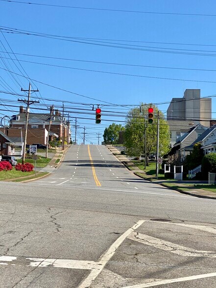 More Photos Of 156 E Market St, Martinsville Office Residential For Lease