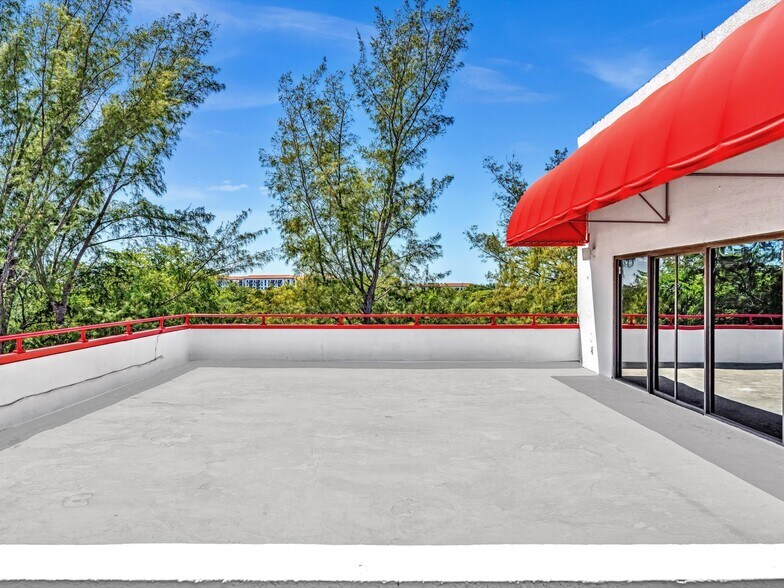 More Photos Of 6175 NW 153rd St, Miami Lakes Medical For Lease