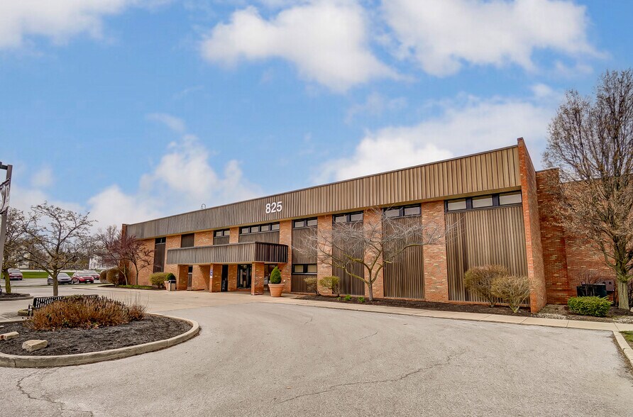 Primary Photo Of 825 W Market St, Lima Medical For Sale