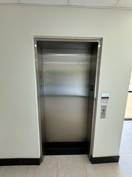 More Photos Of 1490 Sunshadow Dr, Casselberry Loft Creative Space For Lease