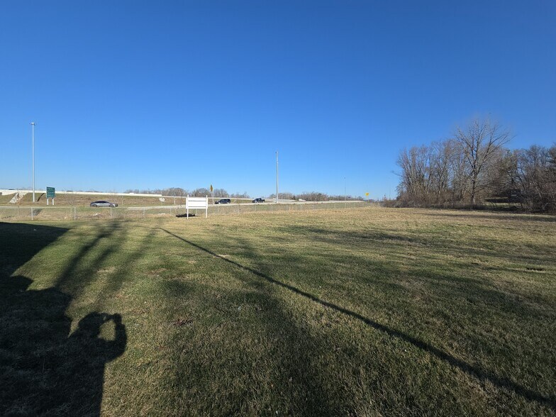 More Photos Of 2440 W County Line Rd, Indianapolis Land For Lease