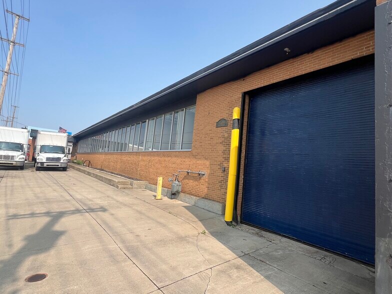 More Photos Of 17600 S Waterloo Rd, Cleveland Manufacturing For Lease