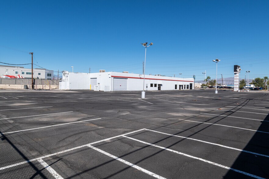 More Photos Of 3105 E Sahara Ave, Las Vegas Auto Repair For Lease
