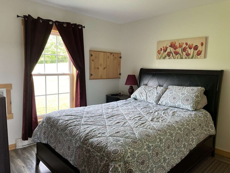 More Photos Of 446 Maples Rd, Milford Hotel For Sale