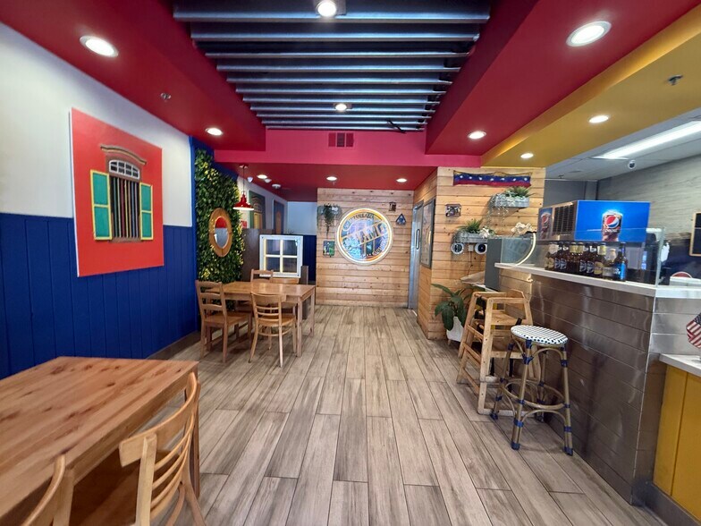 More Photos Of 950 E Colorado Blvd, Pasadena Restaurant For Lease