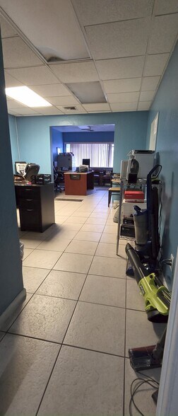 More Photos Of 5701 Houchin St, Naples Manufacturing For Lease