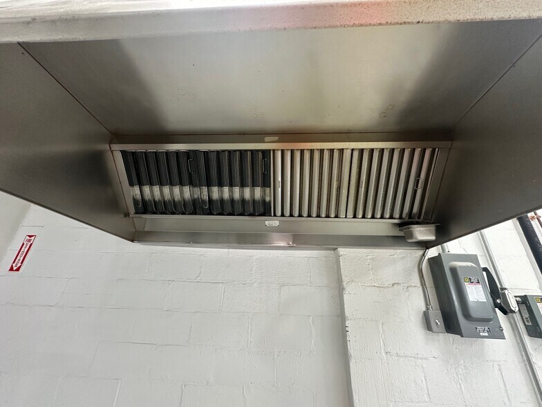 More Photos Of 49-R High St, Woburn Warehouse For Lease