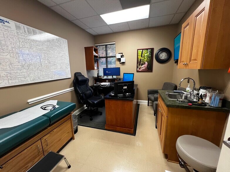 More Photos Of 1258 Mann Dr, Matthews Medical For Sale