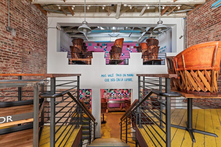 More Photos Of 525-527 Commercial St, San Francisco Restaurant For Lease