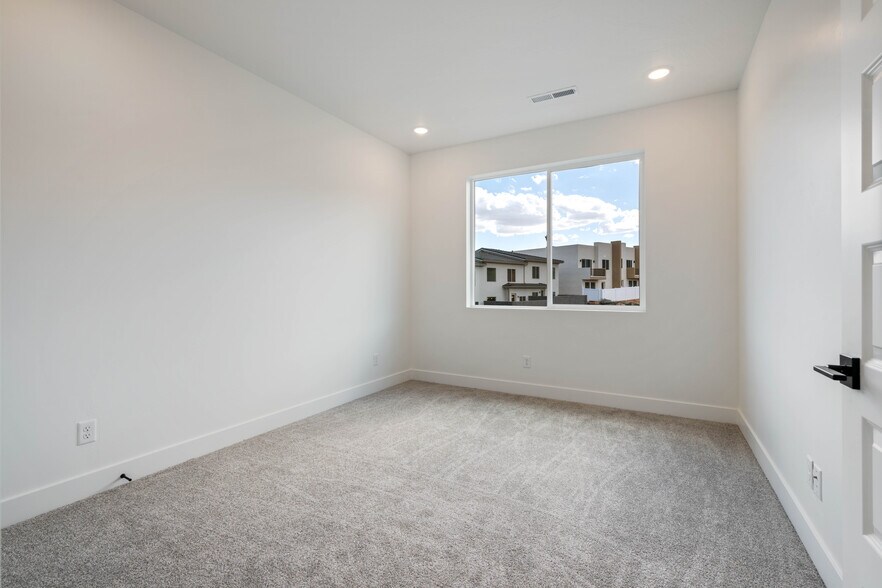 More Photos Of 1935 W 250 S, Hurricane Apartments For Sale