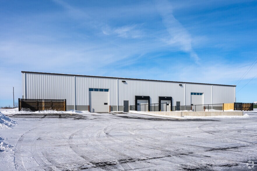 More Photos Of 5795 Neubert Rd, Appleton Warehouse For Lease