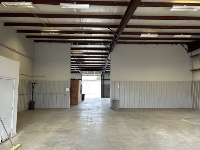 More Photos Of 1070 Pearl Dr, Bossier City Distribution For Lease