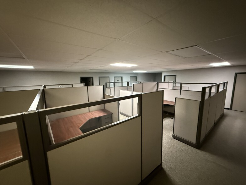 More Photos Of 1001 Berryville St, El Paso Warehouse For Sale