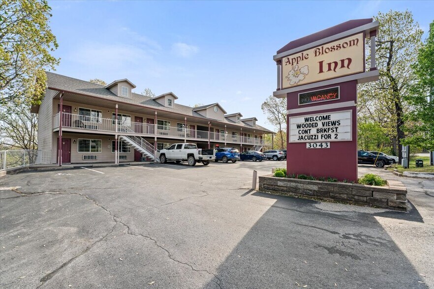 More Photos Of 3043 E Van Buren, Eureka Springs Hotel For Sale