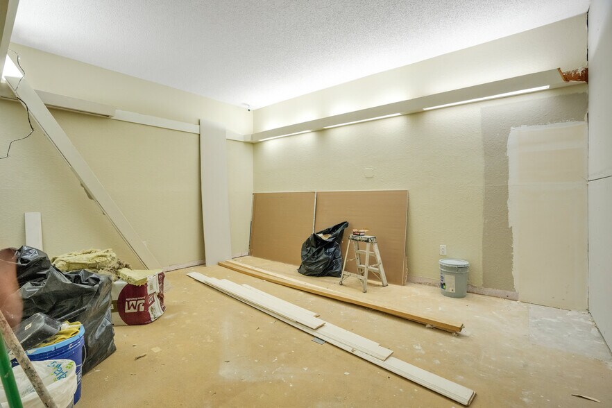 More Photos Of 1240 E Normandy Blvd, Deltona Office For Sale
