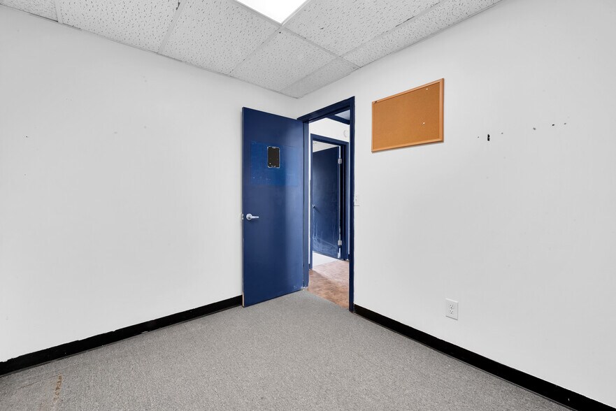 More Photos Of 23753 Van Born Rd, Taylor Freestanding For Lease