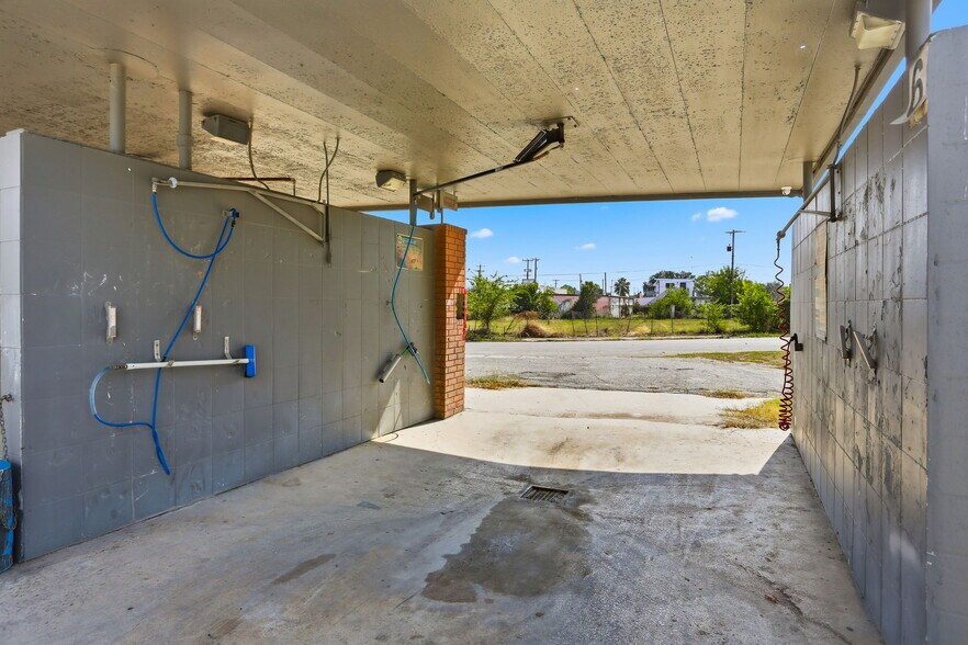 More Photos Of 2703 Vance Jackson Rd, San Antonio Carwash For Sale